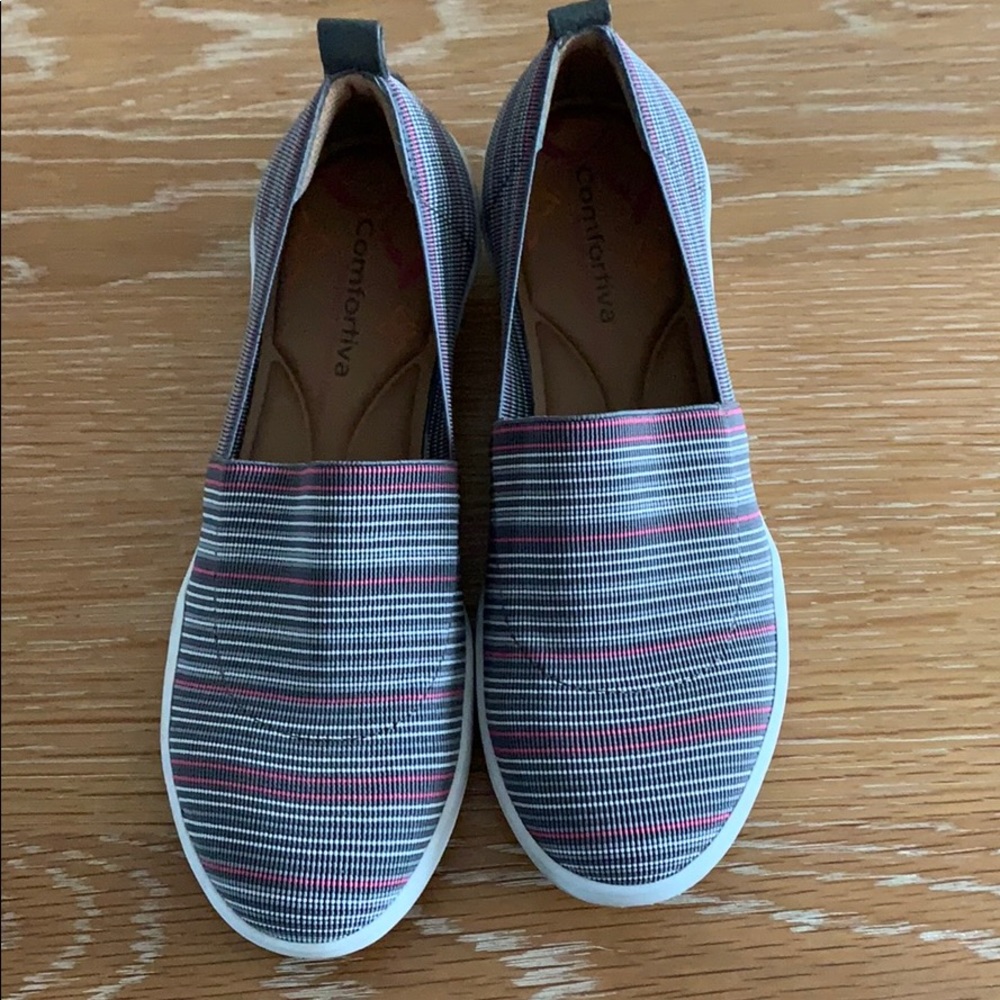 Comfortiva Women's Slip-On Athletic Sneakers in Gray with Pink Accents